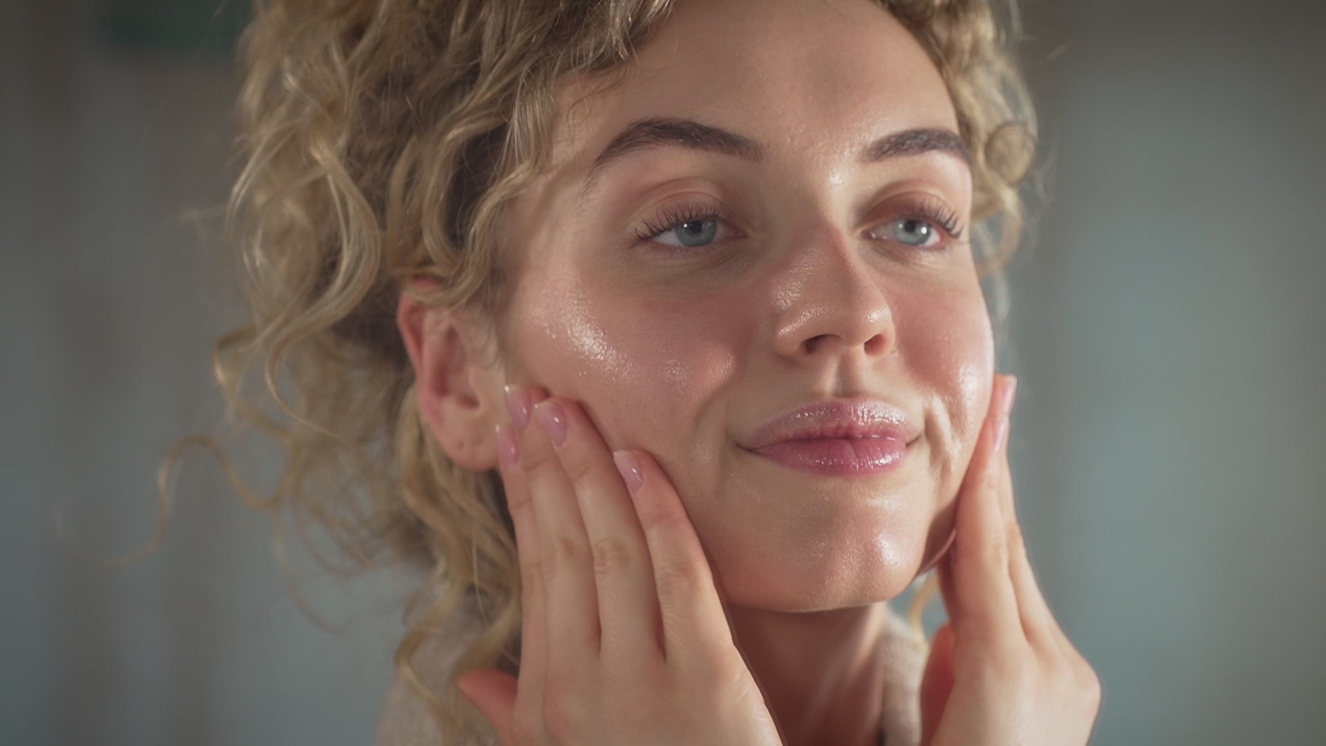 Applikation von Meine Linie Peptid Complex Pro Serum als Nachtserum für anspruchsvolle Haut